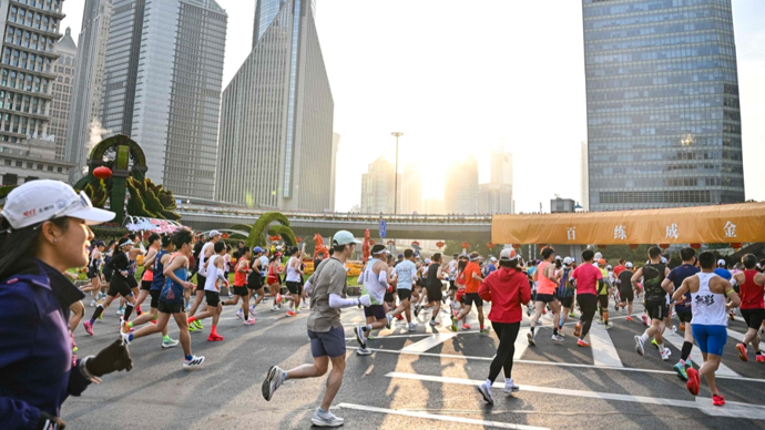 10岁的上海半马更快、更温暖、更细致，1.5万名跑者共创特殊的赛事记忆