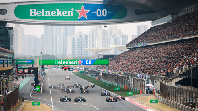 F1中国站：法拉利“内斗”太狠抢了冠军风头，汉密尔顿和勒克莱尔却直呼过瘾