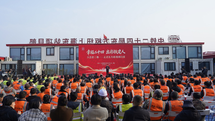 文艺演出走进东方枢纽，让建设者在繁忙工作之余放松身心