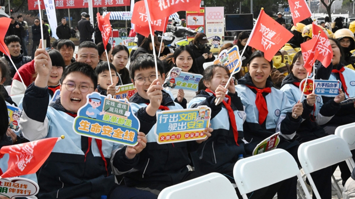 方言脱口秀接地气、精准宣教重实效，全市郊区启动交通安全隐患综合治理行动
