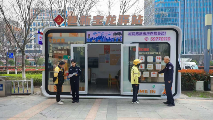 商圈“乱象”如何治？上海青浦：“巷新驿站”让骑手从“旁观者”变“合伙人”
