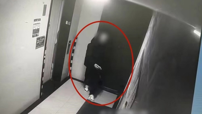 窃贼假冒业主骗开锁师傅开门盗窃，上海警方破获三起入室盗窃案