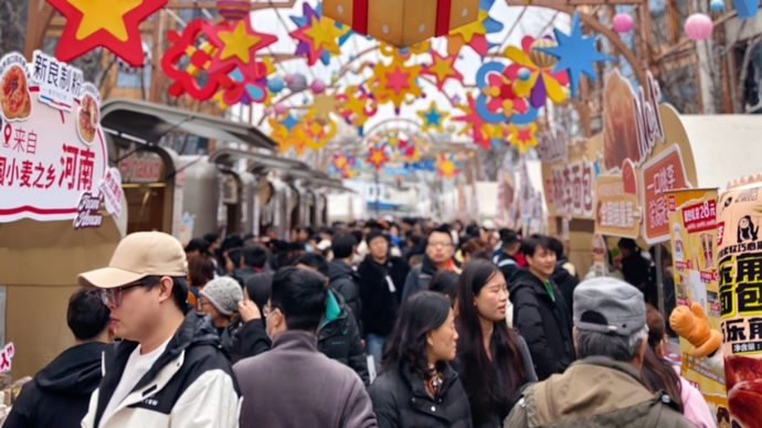 “洋师傅”来摆摊，“碳水盛宴”令人上头，上海把面包节玩成国际IP