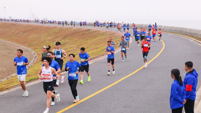 2026上海湾区半程马拉松圆满落幕！这个周末，超7000名跑者竞速金山