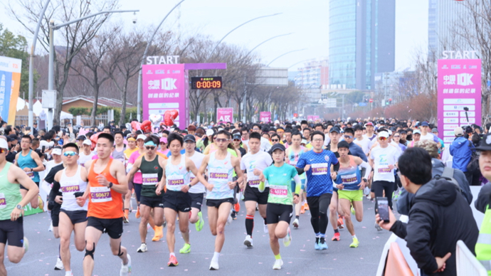 “体育+消费”激发经济活力！这场10公里精英赛在静安鸣枪开跑