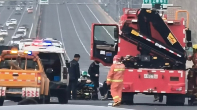 申嘉湖高速：集卡追尾轿车，1人送医
