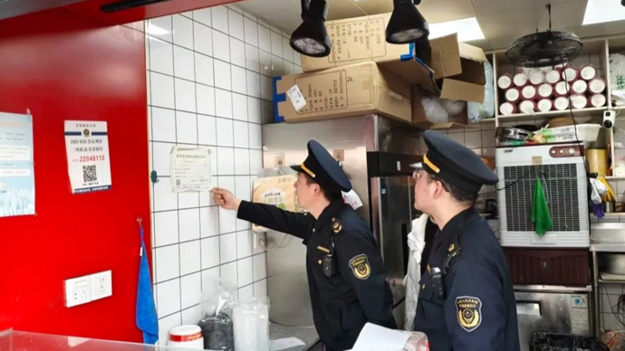 普陀区“幽灵外卖”清零行动首日接报即查，一违规店铺被立案下架