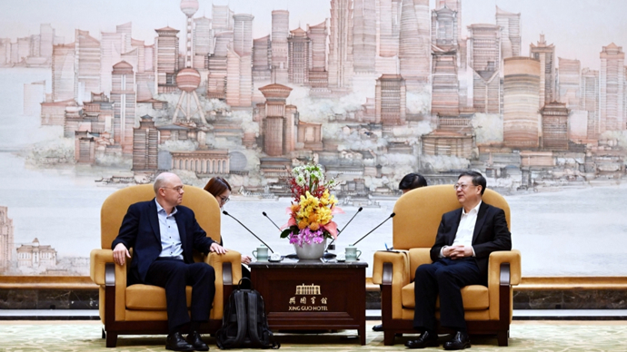 陈吉宁会见玛氏公司首席执行官兼总裁保罗·魏洛奇