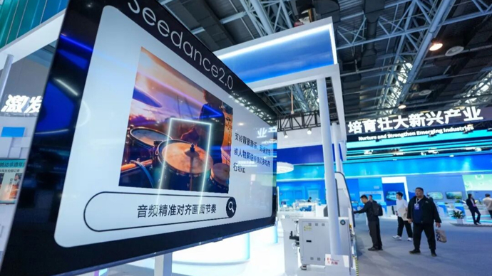 美媒：美国“高级用户”越来越多转向中国AI模型