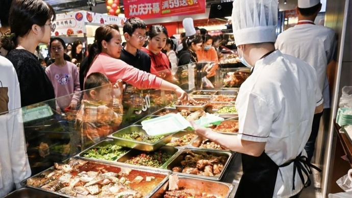 打工人的便民食堂！大润发食堂打造高性价比就餐新体验
