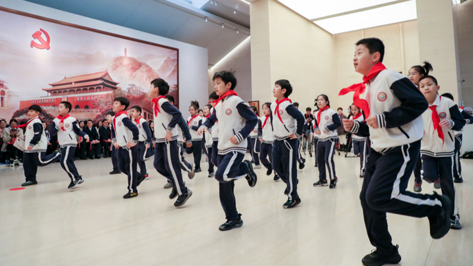 “红色周一大思政课”迎来小学版首课，黄浦区将红色资源转化为育人教材