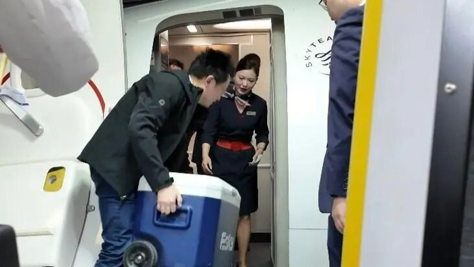 樊骅因病去世，捐献7件器官！同事驾飞机带其心脏飞往目的地……