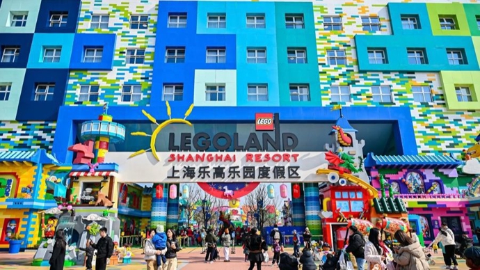 “春假+春游”客流叠加，上海迪士尼、乐高乐园等迎来客流高峰
