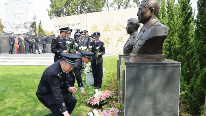 追思！上海51岁民警倒在岗位上，工作经验曾被公安部录用