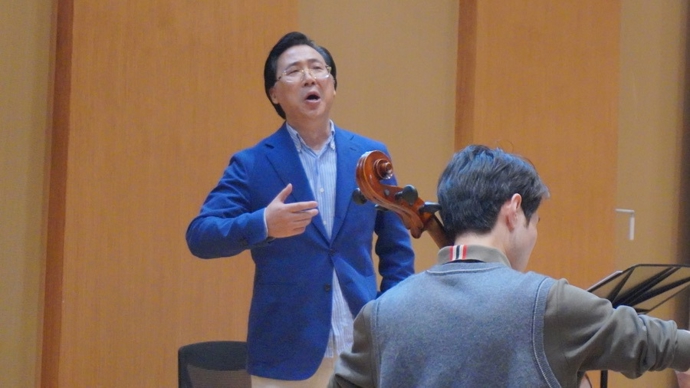 上音教学楼传来动人歌声，廖昌永一曲《教我如何不想他》令人沉醉
