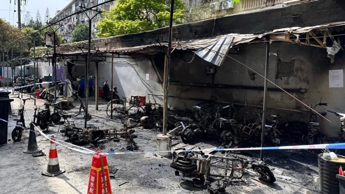 中午中山南二路一小区停车区域起火 幸无人员伤亡