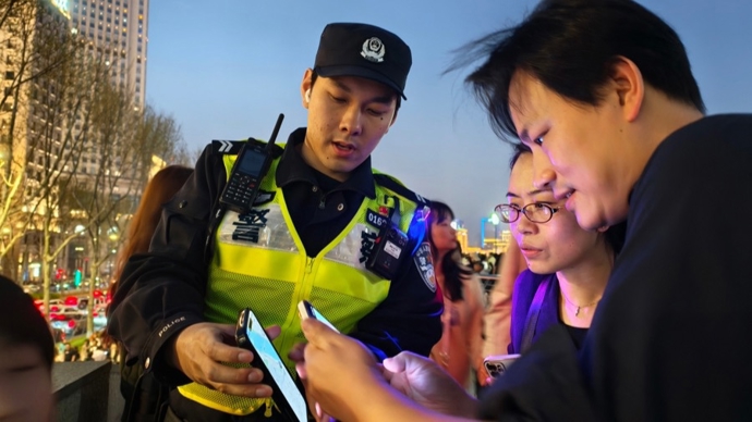 春假叠加小长假出游人从众，外滩如何做到少排队、多赏景？