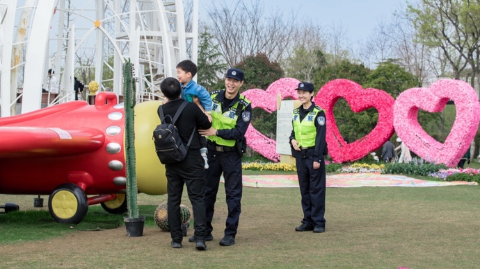 清明祭扫踏青双高峰，闵行警方多措并举保平安