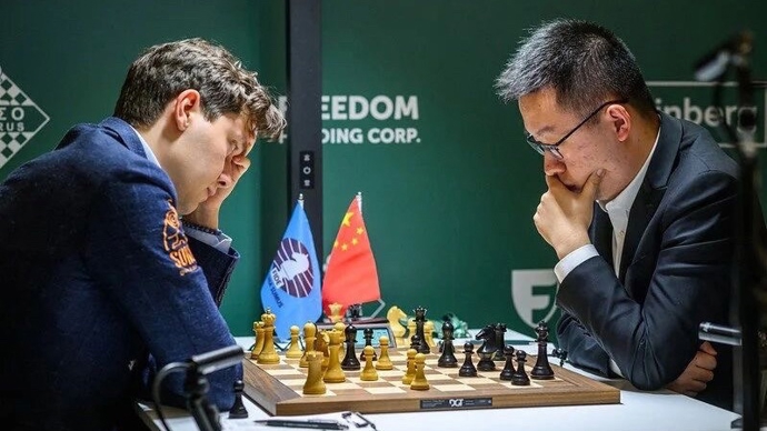 国际棋联世界冠军候选人赛，中国韦奕取得首胜
