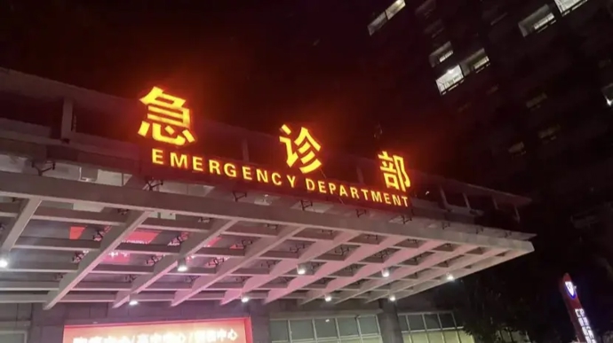 半夜，上海街头一幕！两份善意的双向奔赴，谢谢你们！