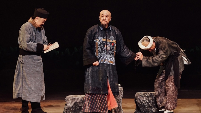 何冰自导自演话剧《枝叶关情·郑板桥4月25日登陆上海保利大剧院