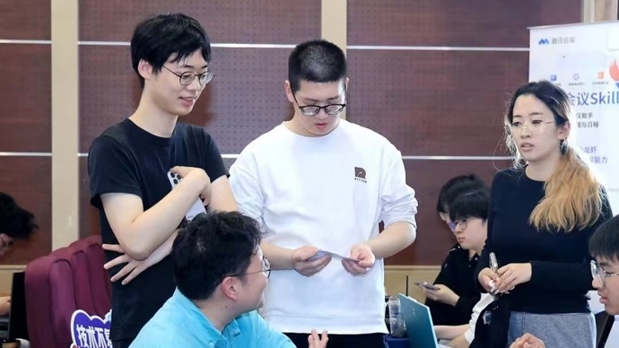 “龙虾”专列开进校园带来思考：如果写代码只需要0秒，你该做什么？