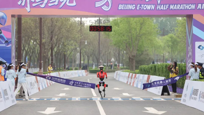 50分26秒！2026北京亦庄人形机器人半程马拉松冠军出炉