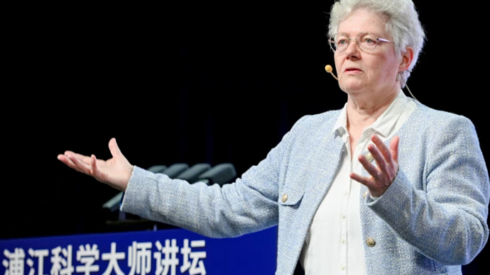 诺奖得主与沪上大中学生畅谈发明世界上“最快的相机”