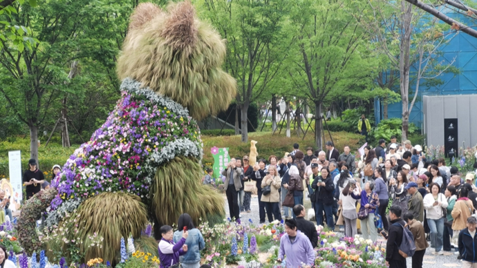 “感觉有一亿人出来看花”，上海国际花卉节首个周末激活一座城