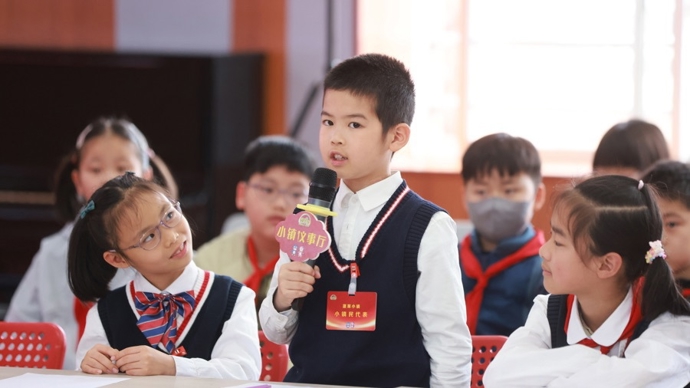 “我爸就爱刷手机？”“我妈也是！”如何让大人捧起书？小学生们操碎了心