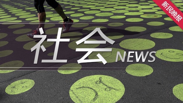 两辆货车追尾 后车驾驶员一度被困