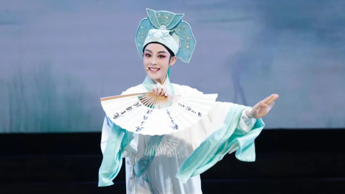 演员陈丽君晋升副主任