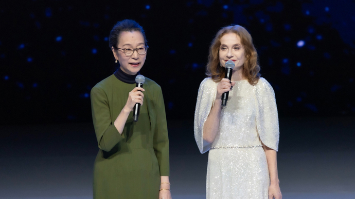 【演界】于佩尔与奚美娟共同朗诵《玫瑰与火焰》，第34届白玉兰戏剧奖揭晓