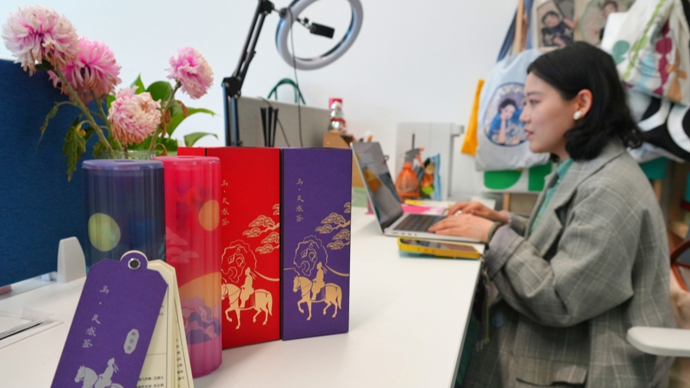 探访上海“一人公司”｜点亮AI魔法，90后设计师成为“六边形战士”