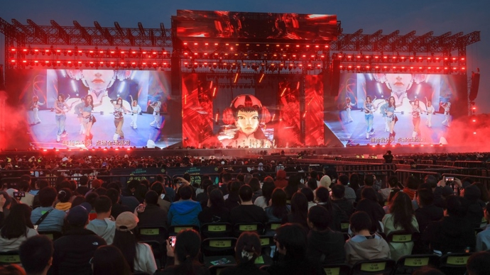 浦东“前滩音乐节”迎来年度首秀，一场户外音乐节何以成为“新爆点”