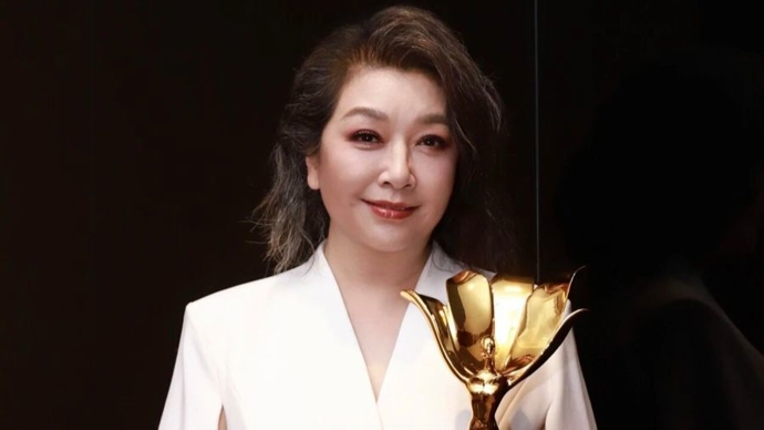 从业逾30年，江珊摘下白玉兰戏剧奖主角奖，“我一直没有离开舞台”