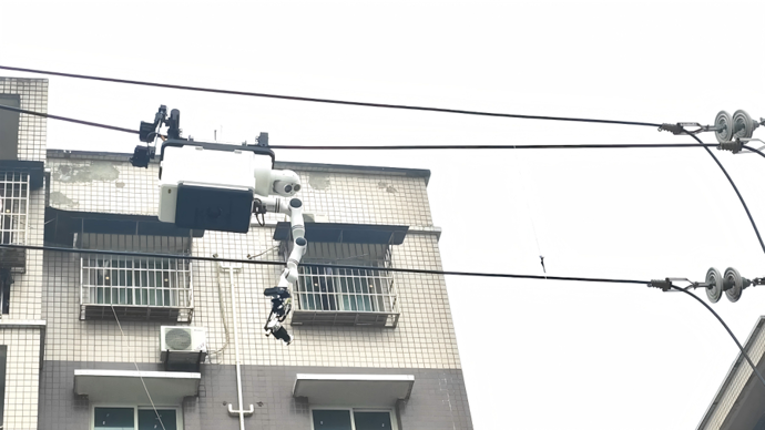 既跑半马，又进电站！具身智能落地元年，特种作业场景缘何成为“第一站”？