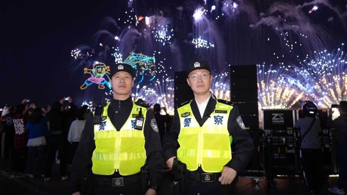7万人打卡！宝山警方这一波操作，让无人机烟花秀安全感拉满