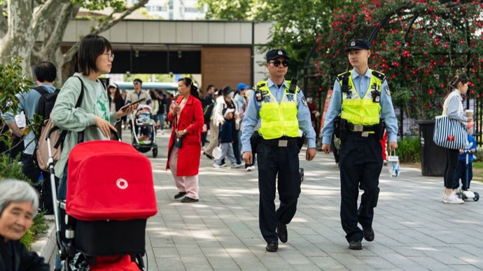“五一”假期上海动物园人从众，长宁警方这样守护你的治愈之旅