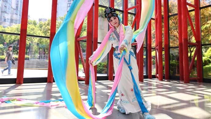 华雯蓝天罗晨雪胡维露等齐聚半马苏河畔，梅花奖展演首场戏曲快闪惊艳上海