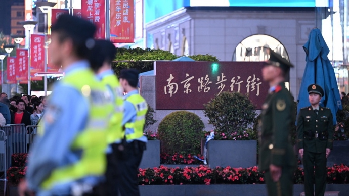 从“拉链式过马路”到“流量南水北调”：百万客流如何成就秩序之美