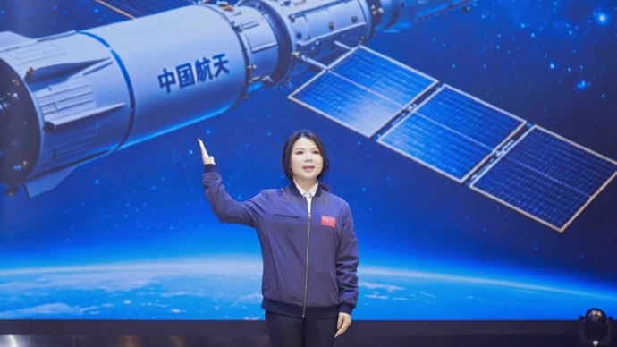 在闵行，一批来自不同行业的青年站上讲台，生动讲述自己眼中的地区发展故事