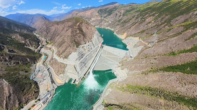 大渡河流域金川水电站今天正式并网发电