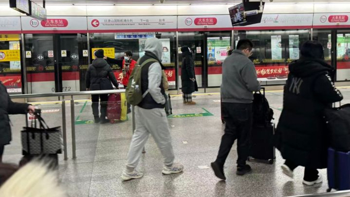 地铁站现骗局！专找年轻人，“压根不好意思拒绝”