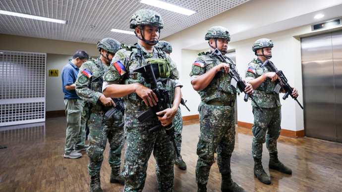 “十几声”枪响打出菲政坛一团乱麻