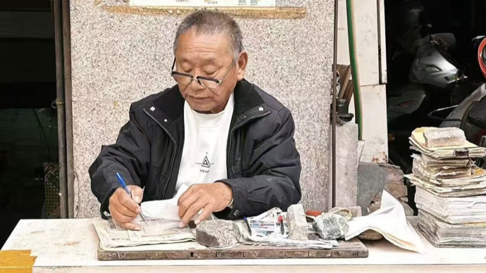 《给阿嬷的情书》刷屏，泉州最后的代书先生：“每一封侨批就是一个故事”