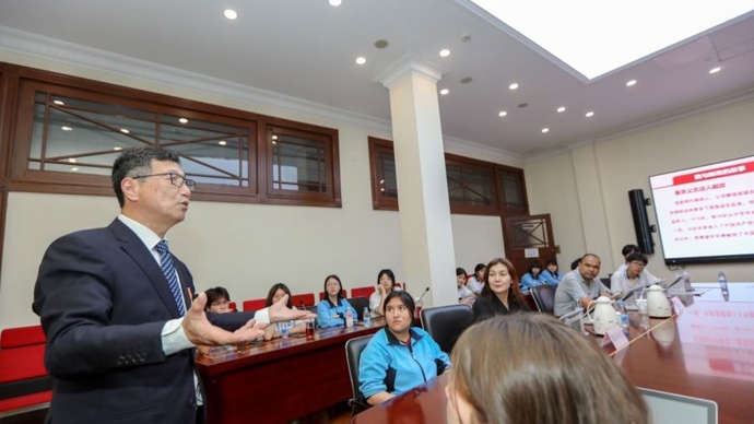 实景思政润初心，民族团结共奋进，上海邮政博物馆迎来少数民族师生