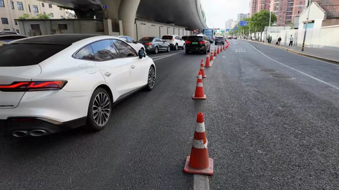 “小举措”守护“大平安”，杨浦交警精准施策解决“老大难”路段变道加塞乱象