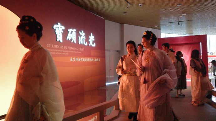 在奉贤博物馆，121件（套）宫廷珍品再现乾隆盛世艺术巅峰
