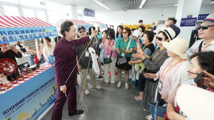 约2800位韩国旅客今晨抵沪，吴淞口滨江盛宴全面开启，新一轮邮轮季启幕